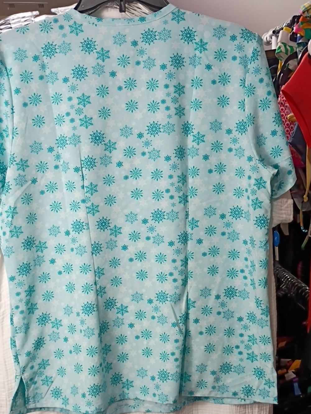 Light Blue Medical Scrub - Snowflake V-Neck Top - SIZE Large NWT - Picture 6 of 7